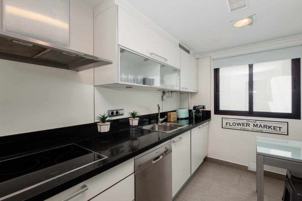 In The Historic Center Of Malaga, Very Close To The Beach And The Ave Train Station, With Private Parking מראה חיצוני תמונה