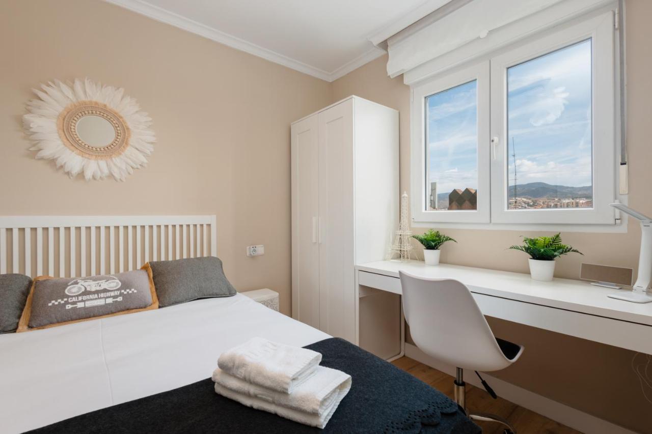 In The Historic Center Of Malaga, Very Close To The Beach And The Ave Train Station, With Private Parking מראה חיצוני תמונה
